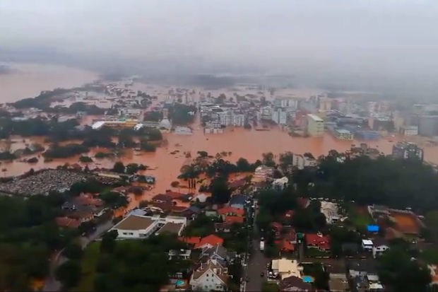 Braziliyada şəhərlər sel suları altında qaldı, onlarla insan həyatını itirdi –