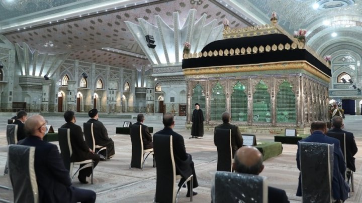İranın yeni hökuməti fəaliyyətinə imam Xomeyninin məqbərəsini ziyarətlə başladı