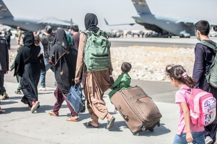 Taliblər Kabil aeroportuna girişi bloklamağa başladılar