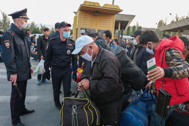 Rusiyada miqrantlardan çipli kart almaq tələb olunacaq –