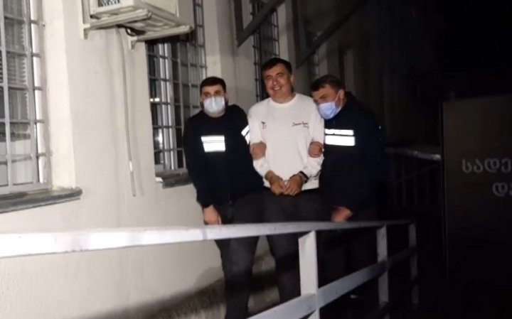 Gürcüstan polisi Saakaşvilinin saxlanılma görüntülərini yaydı -