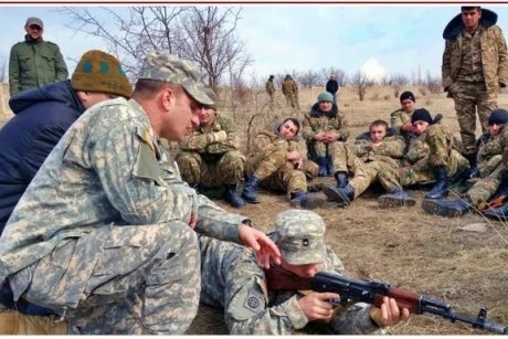 ABŞ ordusunun veteranları Azərbaycanla sərhəddə erməni kəndlilərə təlim keçirlər -