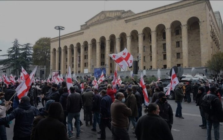 Saakaşvilinin partiyası genişmiqyaslı aksiyalara başlayır