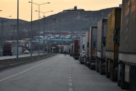 Türkiyə İran yük maşınları üçün sərhədi tam bağladı -