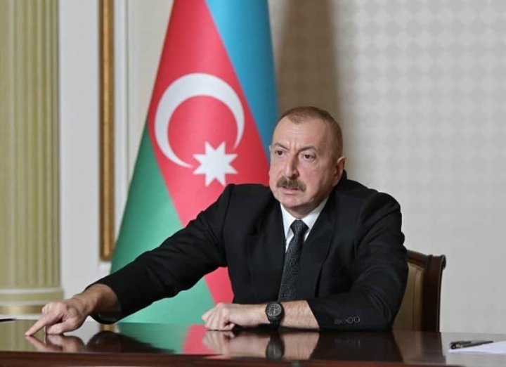 "18 oktyabr gününü böyük təmtəraqla qeyd etmək, kiməsə buna görə minnətdar olmaq tamamilə yersizdir" –