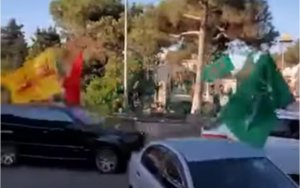 Bakıda dini bayraqlarla toy karvanı: