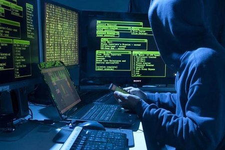 Polis Bakıda vətəndaşların bank kartlarından oğurluq edən kibercinayətkarı yaxaladı -