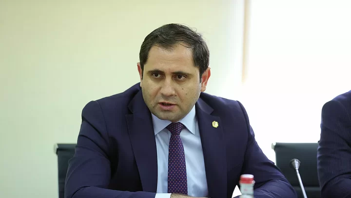 Ermənistanın yeni müdafiə naziri komandirini bıçaqlayıbmış -