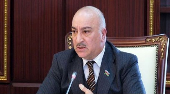 Tahir Kərimli spikerdən və xalqdan dönə-dönə üzr istədi –