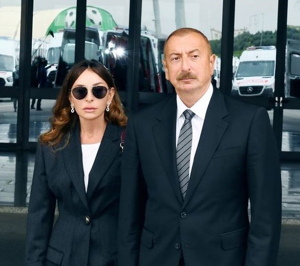 İlham Əliyev və Mehriban Əliyeva helikopter qəzasında həlak olanların ailələrinə başsağlığı verdilər