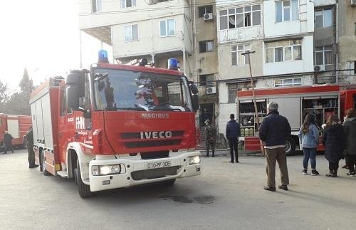 Bakıda yaşayış binasında yanğın həyəcanı -