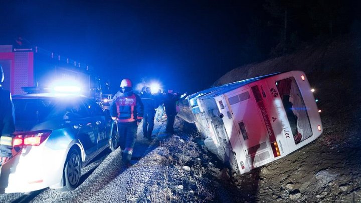 Türkiyədə sərnişin avtobusu aşdı -