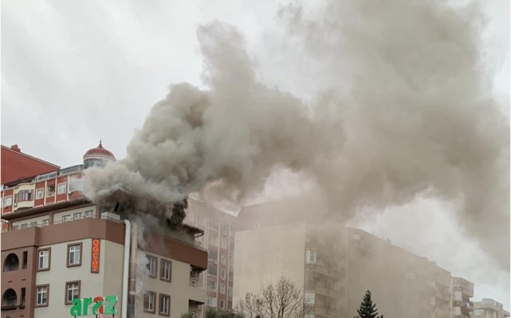 Bakıda məşhur restoranda yanğın: 3 nəfər tüstüdən zəhərləndi -