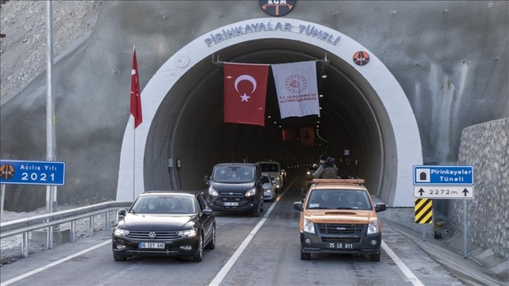 Türkiyəni Qafqaza birləşdirən yeni tunel istifadəyə verildi -