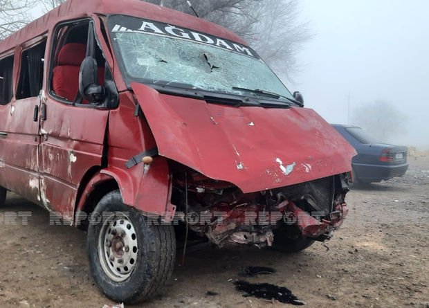 Bakı-Qazax yolunda mikroavtobus aşdı -