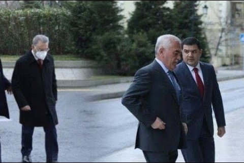 “Məni təhdid, ölkə rəhbərliyinə həqarət edirlər”  -