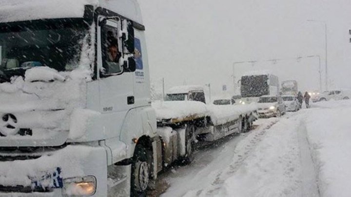 Gürcüstandan Rusiyaya gedən yol yenidən bağlandı