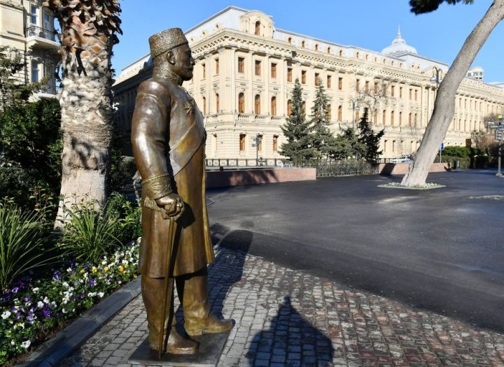 Hacı Zeynalabdin Tağıyevin abidəsini zədələyən şəxslər saxlanıldı -