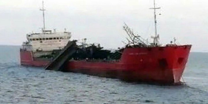 Qara dənizdə 700 ton mazut daşıyan tankerdə yanğın -