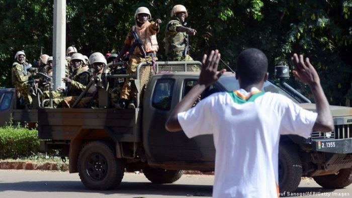 Burkino-Fasoda hərbçilər hakimiyyəti ələ keçirdilər –