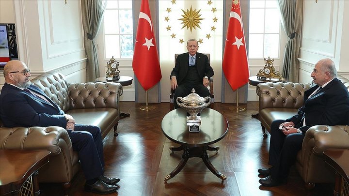 Ərdoğan Türkiyə Erməni Fondları İttifaqının sədri ilə görüşdü