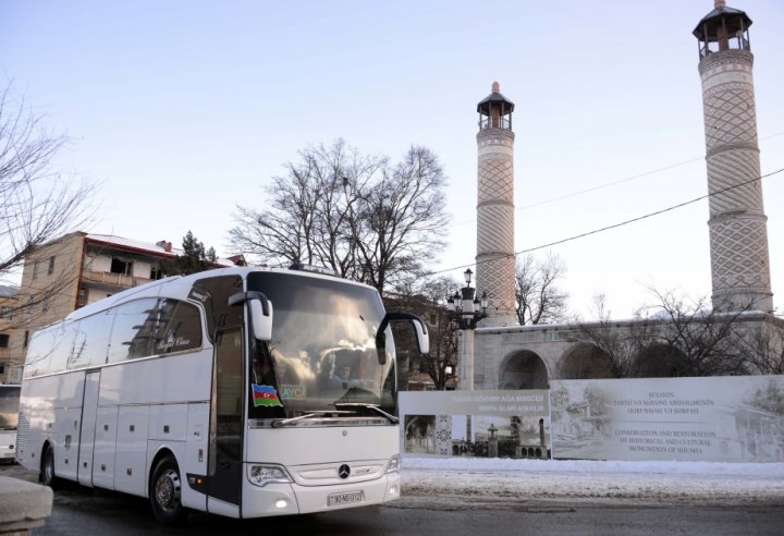 Yollar buz bağladı -