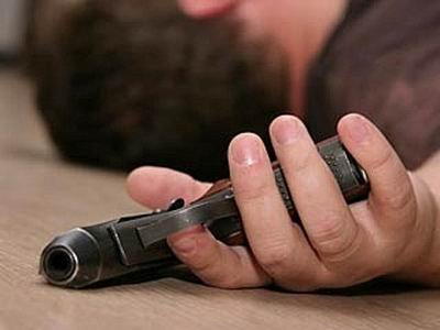 Bakıda polisləri bıçaqlayıb qaçan şəxs bu dəfə tapançaya əl atdı və...