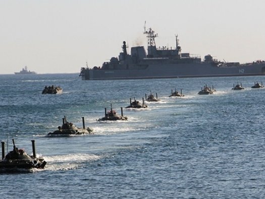 Türkiyə boğazları hərbi gəmilər üçün bağlayır