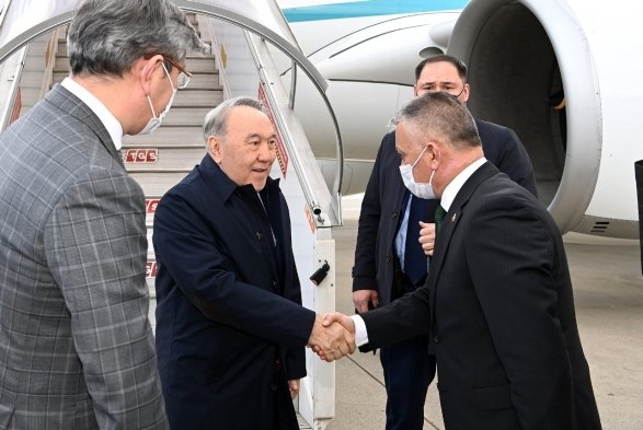 Nazarbayev Türkiyəyə getdi -