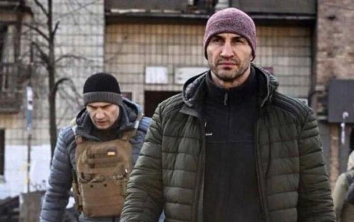 Ukrayna uğrunda silaha sarılan Kliçko qardaşları -