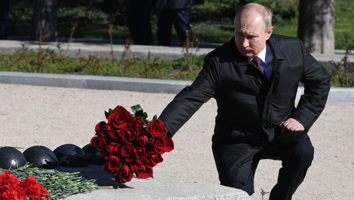 Putin, “Naməlum Əsgər”in məzarı...  Zelenskinin “Nobel” arzusu: insanlar isə kütləvi şəkildə qırılır -