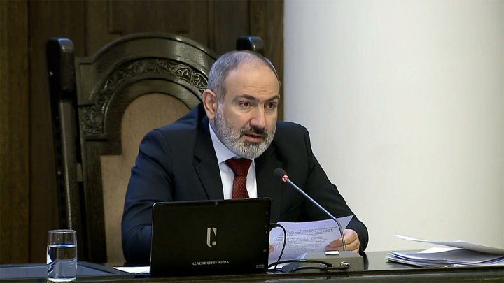 Paşinyan: Ermənistan Azərbaycanla təcili danışıqlara başlamalıdır -