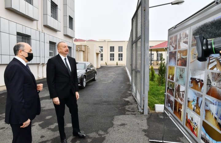 İlham Əliyev Bakıda yeni inşa edilmiş müasir penitensiar müəssisələrdə yaradılan şəraitlə tanış olub