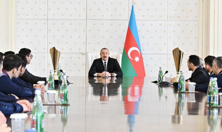 İlham Əliyev Güləş üzrə Avropa çempionatında iştirak edən millimizin üzvləri ilə görüşdü -