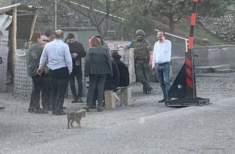 Sülhməramlılar Ermənistan parlamentinin deputatlarını Qarabağa buraxmadılar -