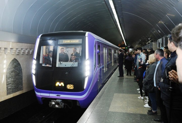 Bakı metrosunda qatarların hərəkətində ləngimə olub