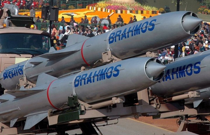 Hindistan “BrahMos” qanadlı raketinin aviasiya versiyasını sınaqdan keçirdi