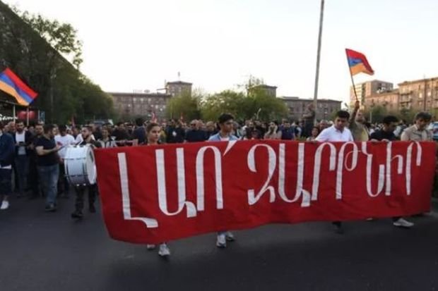 İrəvanda Paşinyanın istefası tələbi ilə daha iki yürüş keçirildi