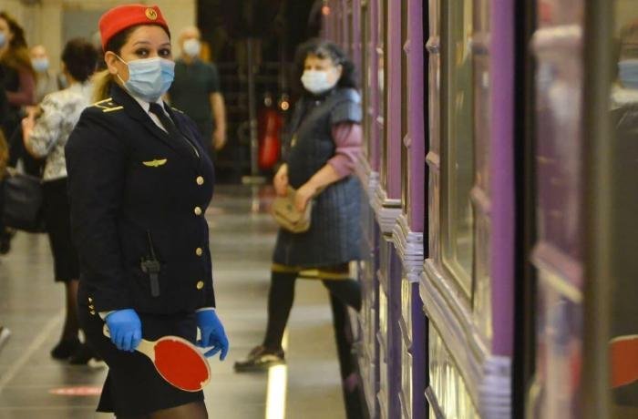 Dünən metro tunelində qaçan qızlar bacı imiş...
