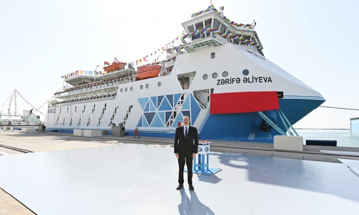 Prezident “Zərifə Əliyeva” gəmi-bərəsinin istismara verilməsi mərasimində -