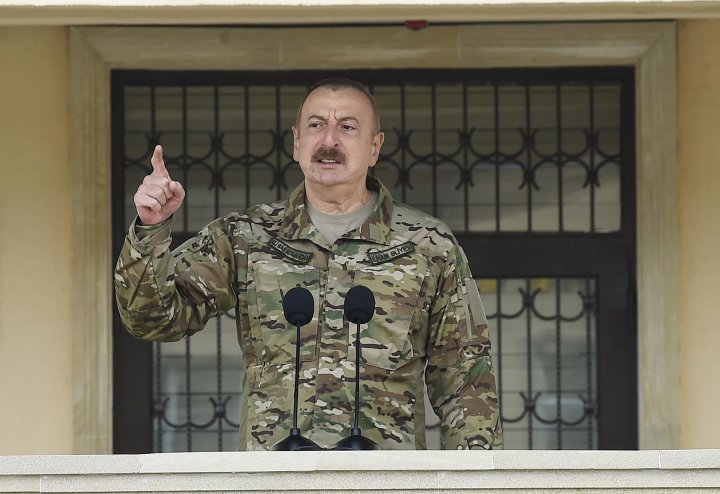 İlham Əliyev XTQ-nin hərbi hissəsində oldu -