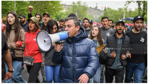 Ermənistan müxalifəti İrəvanın mərkəzində küçələri bağlayır