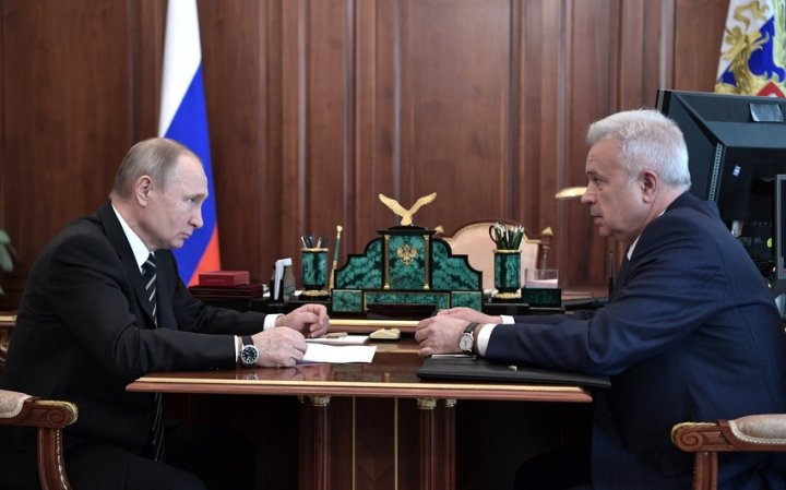 Putin Vahid Ələkbərovu ordenlə təltif etdi -