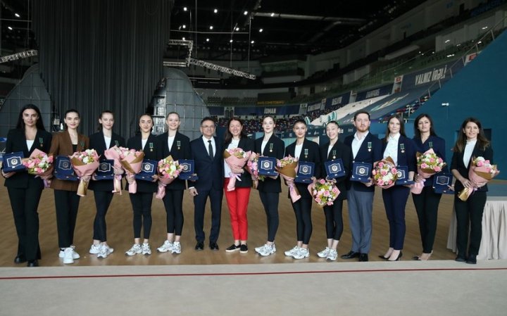 Mədət Quliyev gimnastları təltif etdi