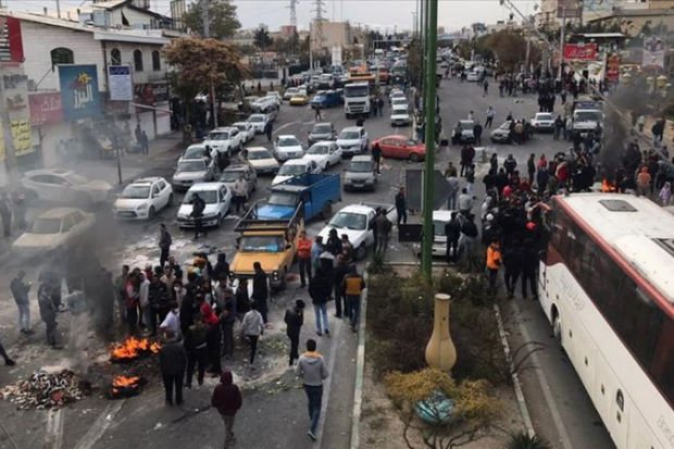 İranda Əli Xameneiyə qarşı etirazlar davam edir