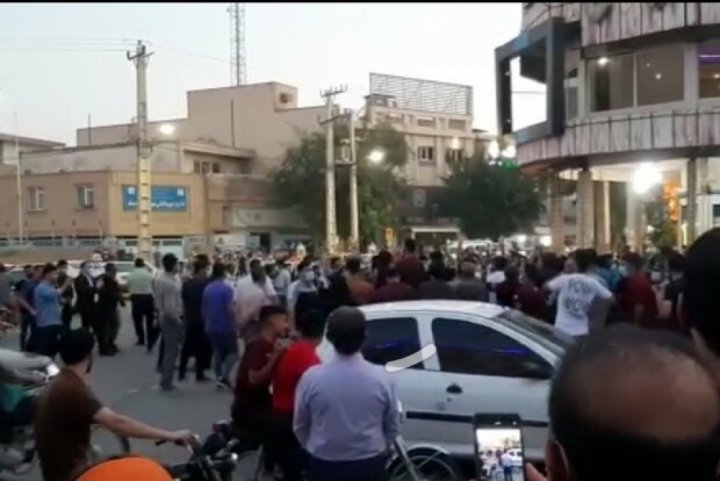 İranda qiymət artımına qarşı kütləvi etirazlar –