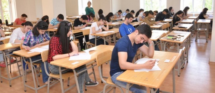 14 mindən çox şagird imtahan verir