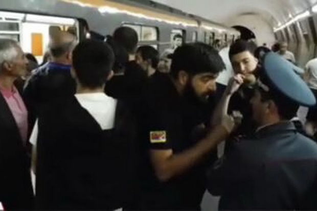 İrəvanda metroda da gərgin anlar yaşandı: Polis burada da güc tətbiq etdi -