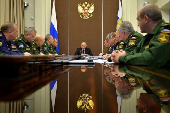 Putin Ukraynadakı uğursuzluqların heyfini generallardan çıxır -