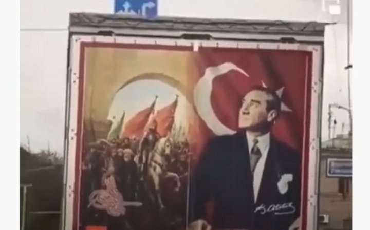 Atatürkün portreti İrəvan küçələrində:
